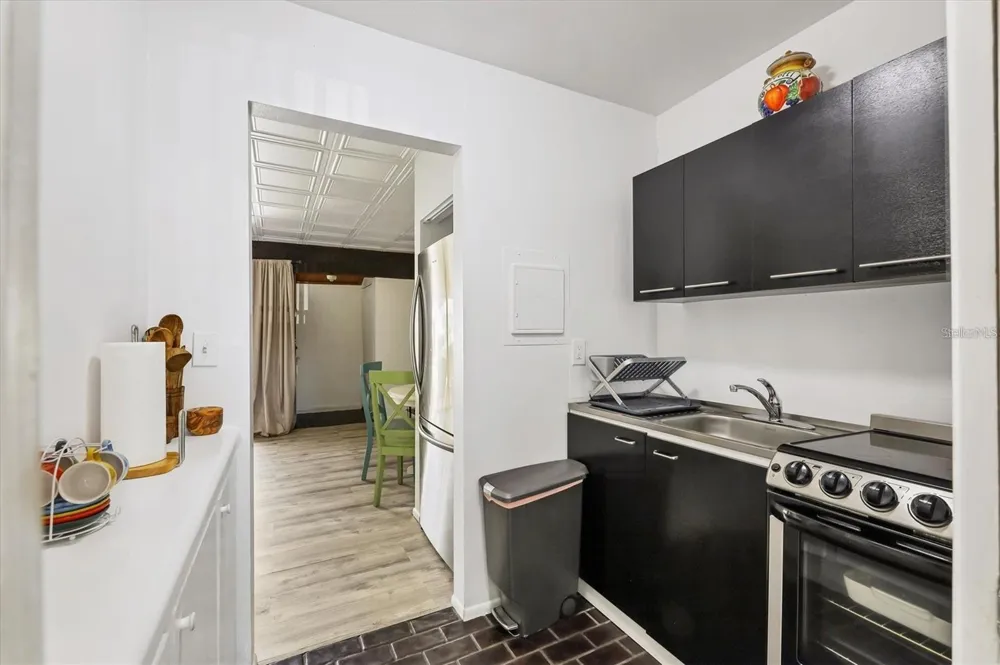 3523 LONGMEADOW #12 Sarasota, FL 34235