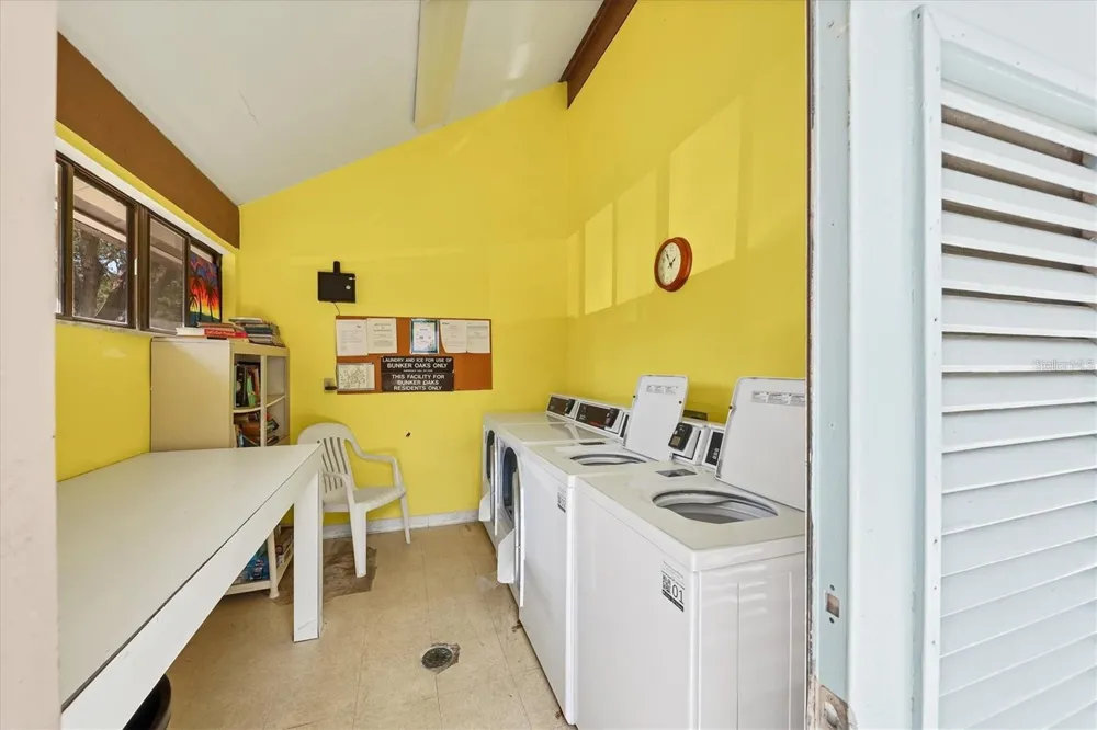 3523 LONGMEADOW #12 Sarasota, FL 34235