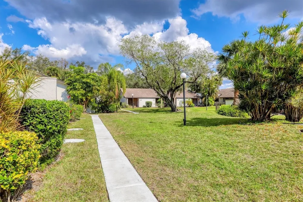 3523 LONGMEADOW #12 Sarasota, FL 34235