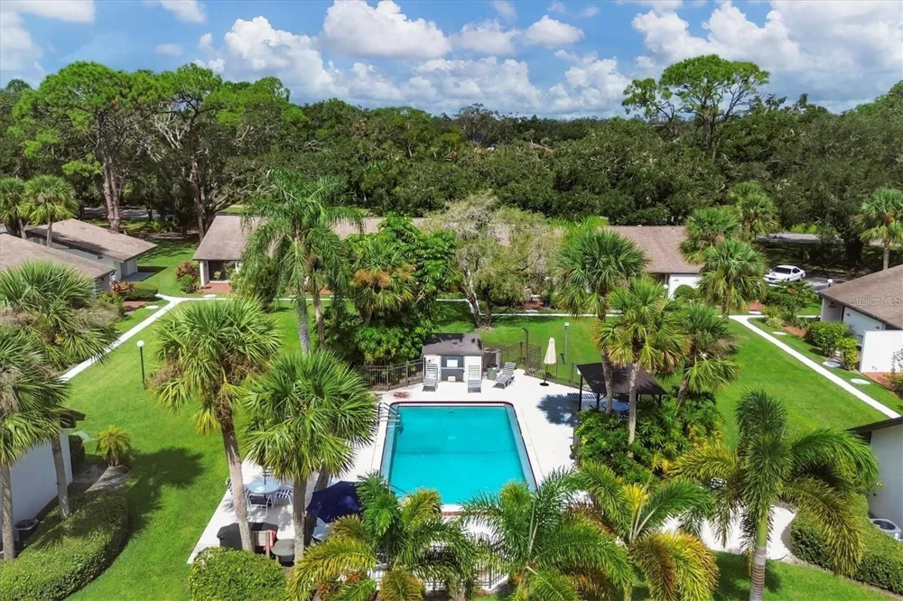 3523 LONGMEADOW #12 Sarasota, FL 34235