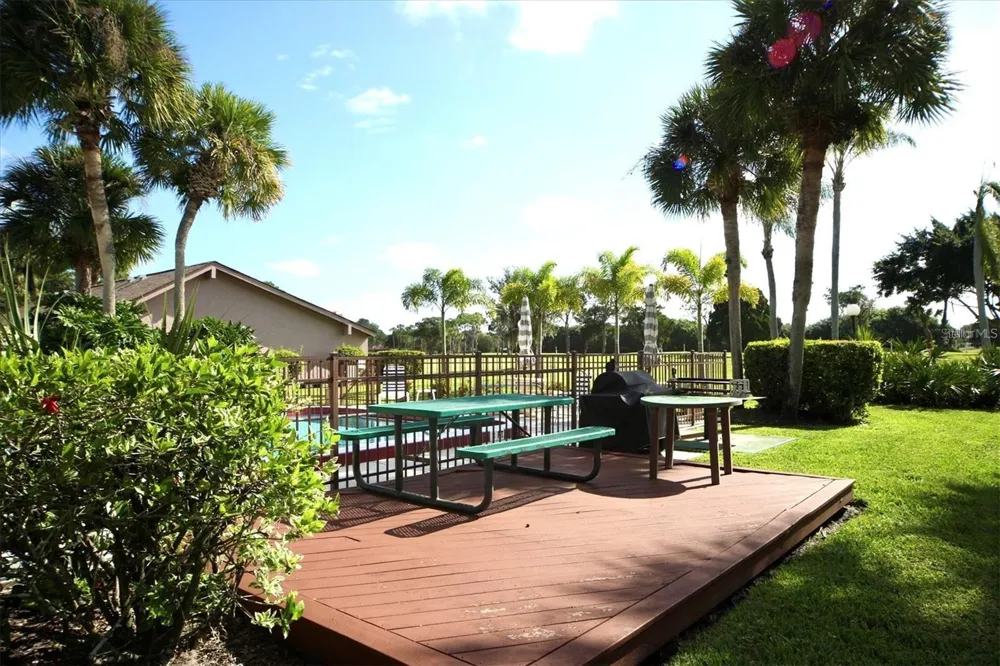 3523 LONGMEADOW #12 Sarasota, FL 34235