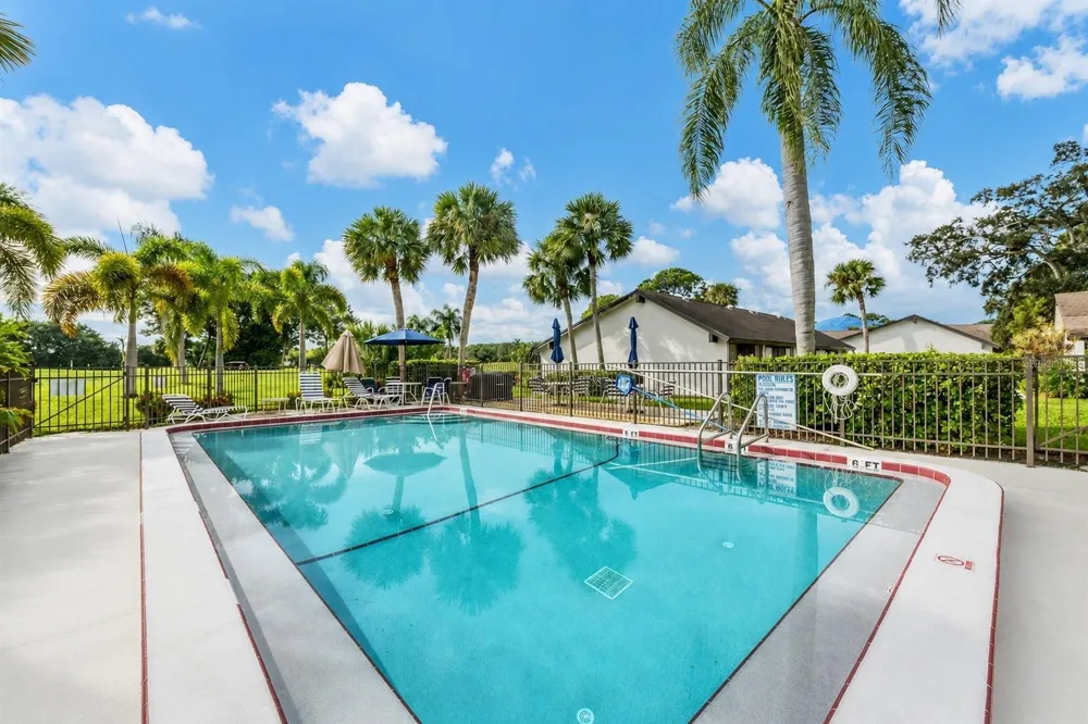 3523 LONGMEADOW #12 Sarasota, FL 34235