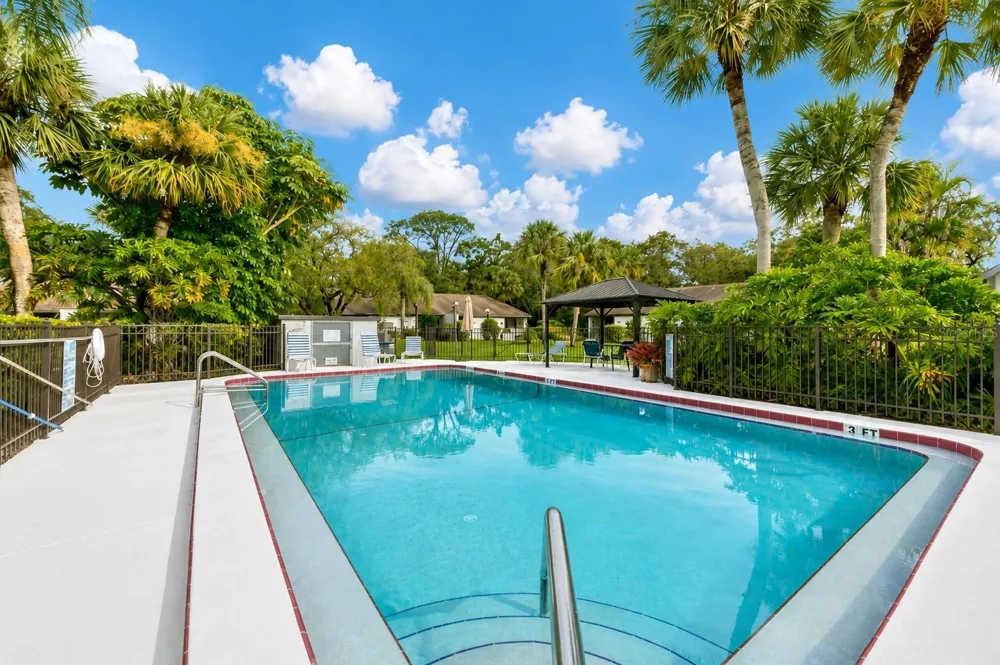 3523 LONGMEADOW #12 Sarasota, FL 34235