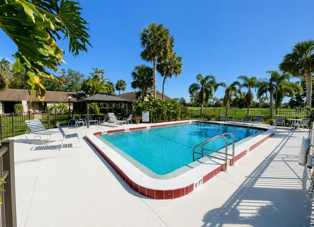 3523 LONGMEADOW #12 Sarasota, FL 34235