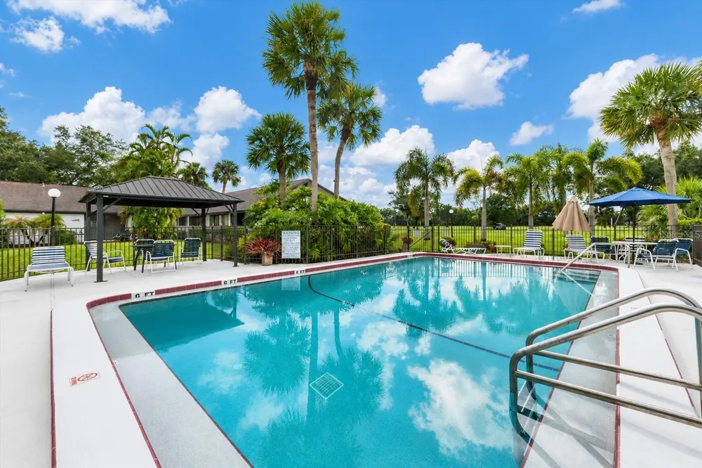 3523 LONGMEADOW #12 Sarasota, FL 34235