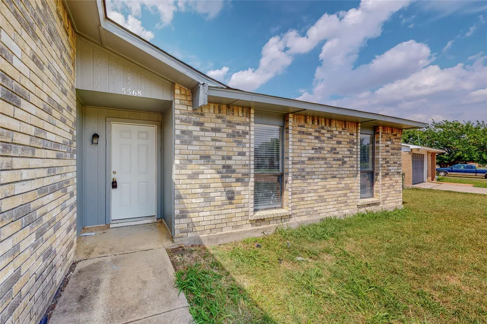 5568 Ragan Drive The Colony, TX 75056