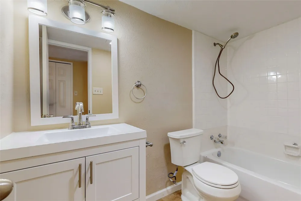 5568 Ragan Drive The Colony, TX 75056