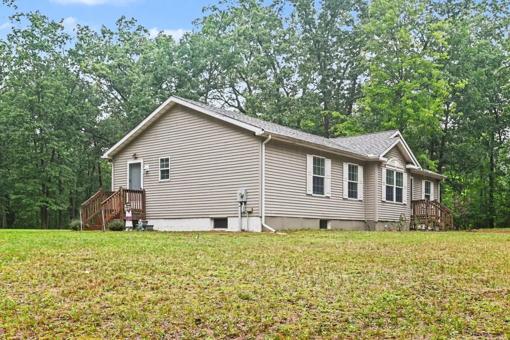 838 Nadeau Drive Pullman, MI 49450