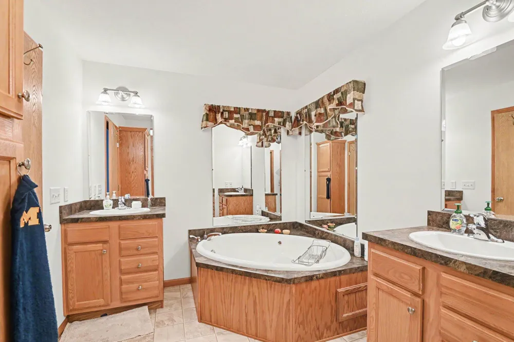 838 Nadeau Drive Pullman, MI 49450