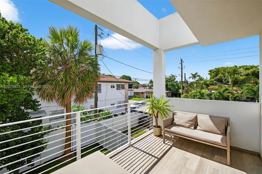 904 NE 15th Ave Fort Lauderdale, FL 33304
