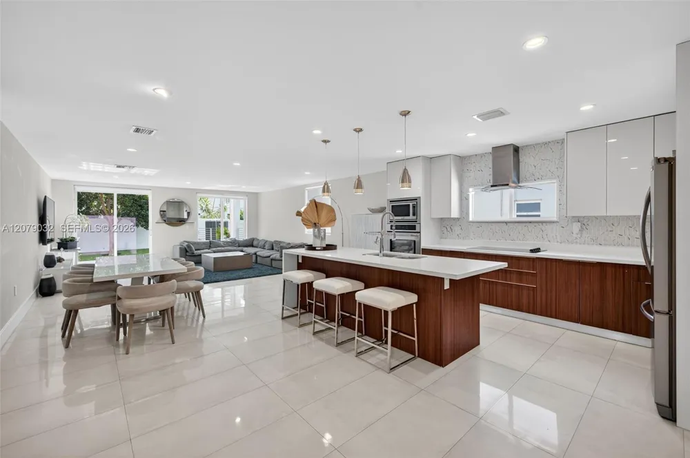 904 NE 15th Ave Fort Lauderdale, FL 33304