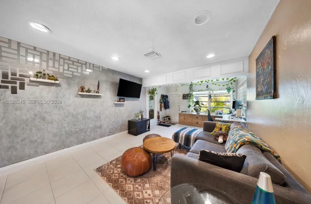 2326 Harding St Hollywood, FL 33020