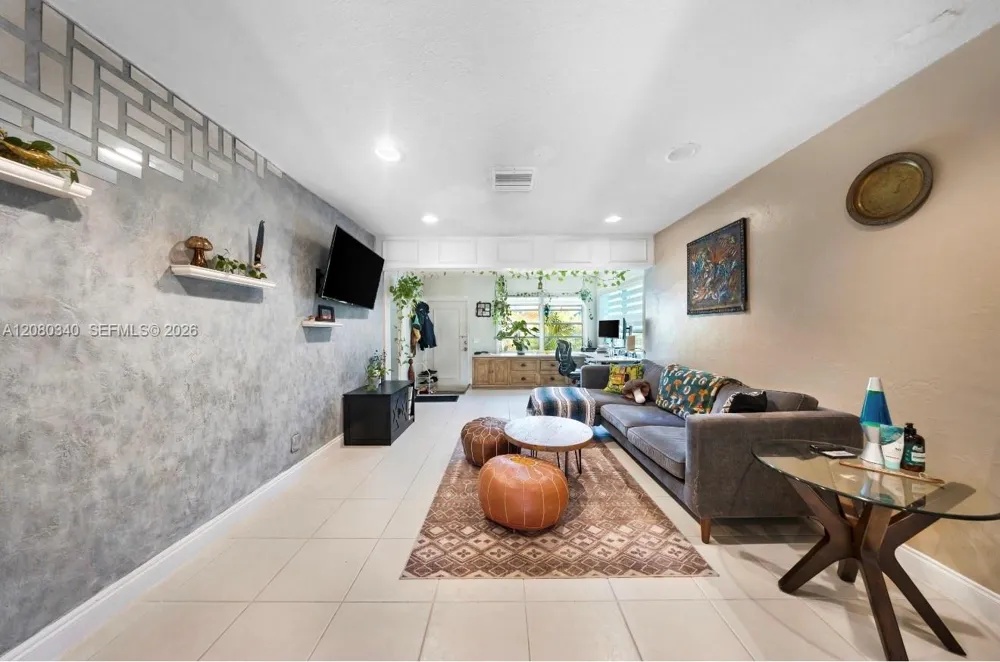 2326 Harding St Hollywood, FL 33020