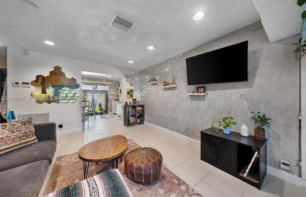 2326 Harding St Hollywood, FL 33020