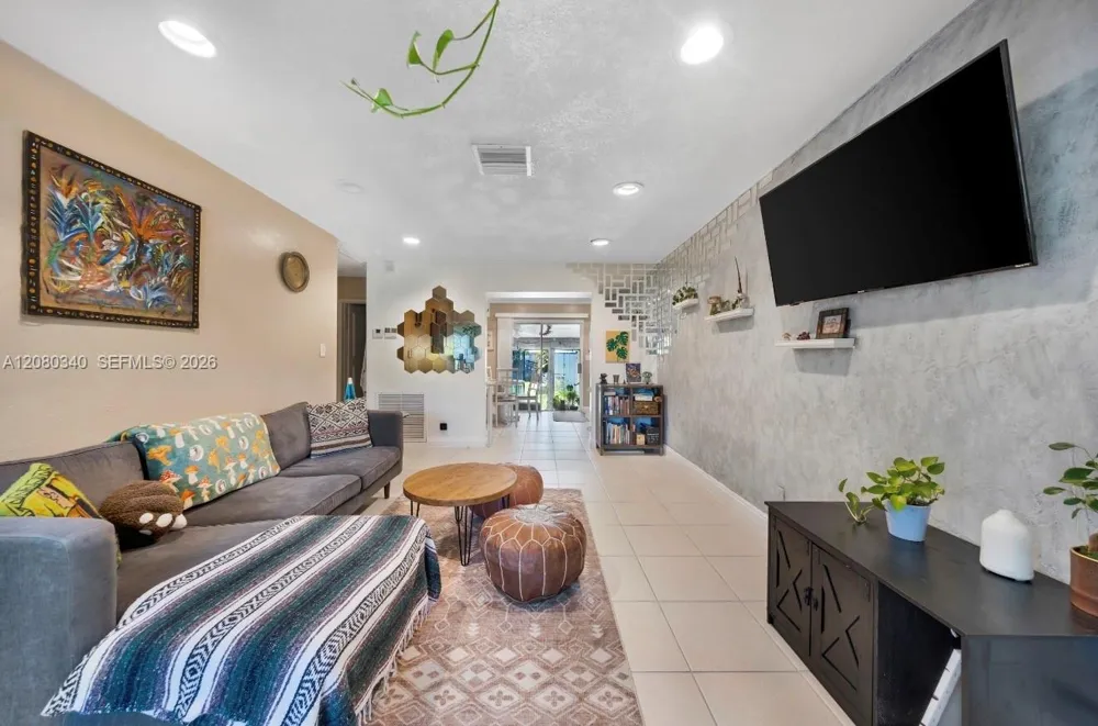 2326 Harding St Hollywood, FL 33020