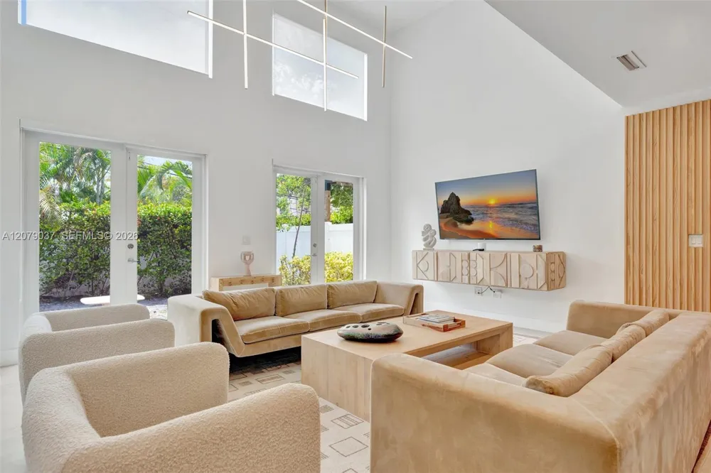 617 NE 14th Ave Fort Lauderdale, FL 33304