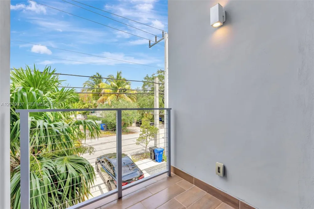 617 NE 14th Ave Fort Lauderdale, FL 33304
