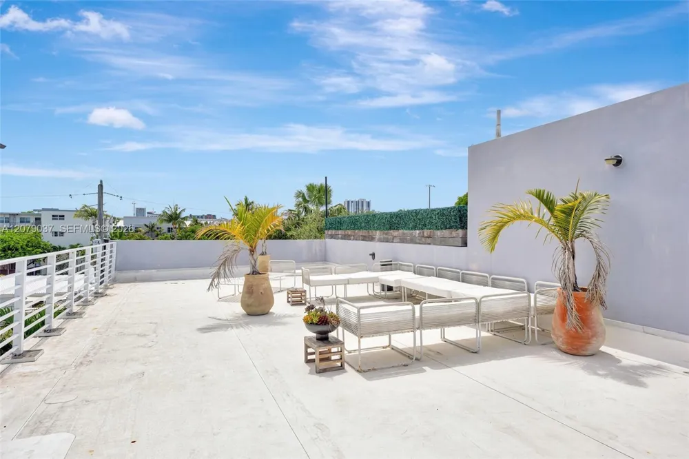 617 NE 14th Ave Fort Lauderdale, FL 33304