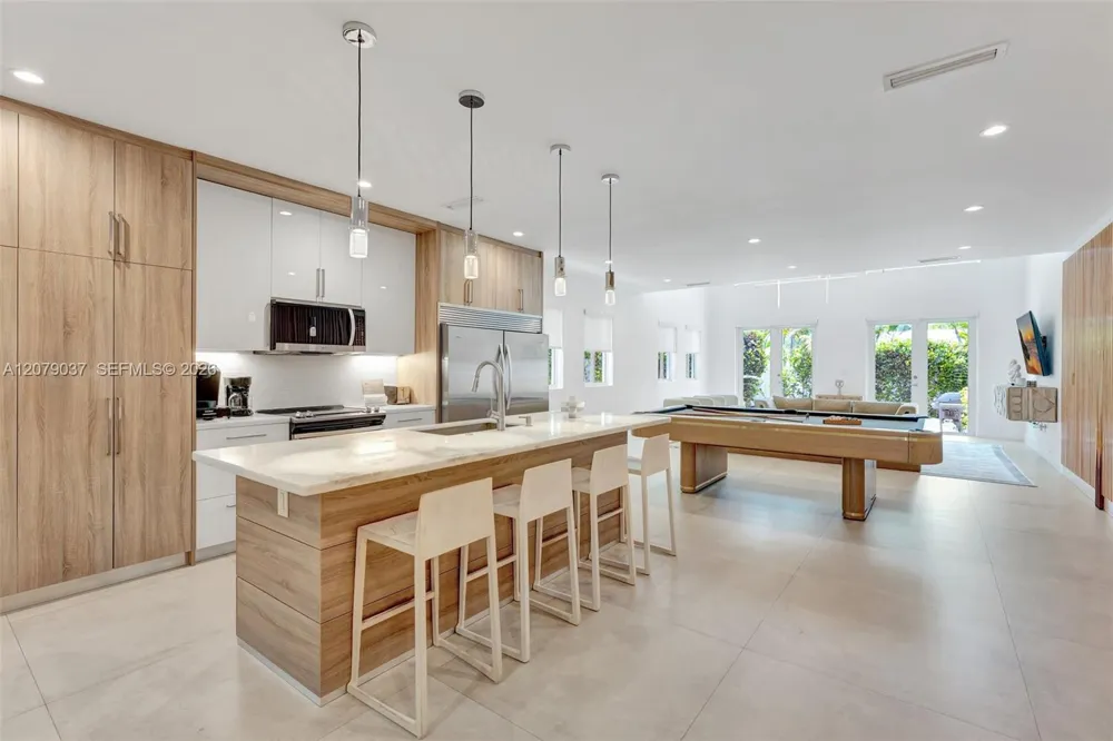 617 NE 14th Ave Fort Lauderdale, FL 33304