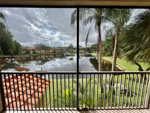 3858 Coral Tree Cir #206