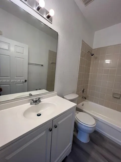 3632 NW 30th Ct #10F Lauderdale Lakes, FL 33311