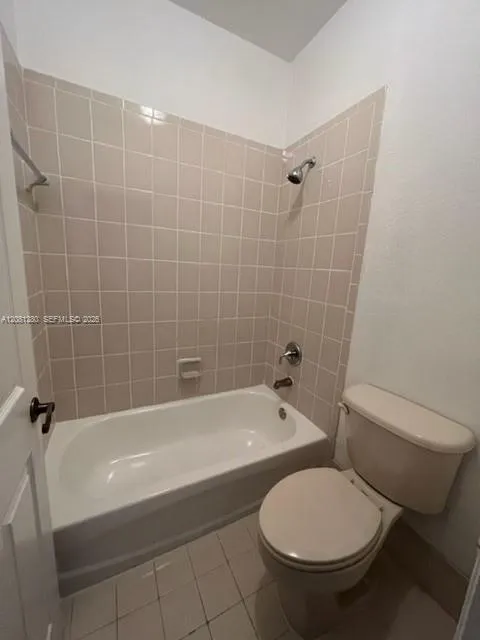 3632 NW 30th Ct #10F Lauderdale Lakes, FL 33311
