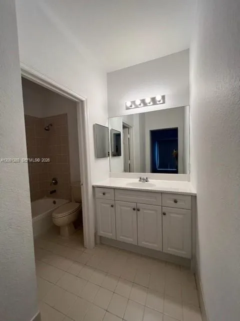 3632 NW 30th Ct #10F Lauderdale Lakes, FL 33311