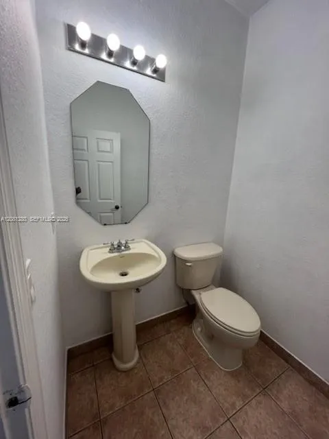 3632 NW 30th Ct #10F Lauderdale Lakes, FL 33311