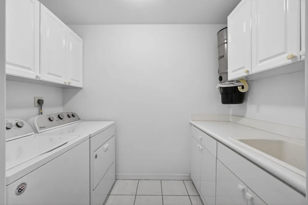 1660 S Highway A1A (Incl. separate deeded guest suite) #222 Jupiter, FL 33477
