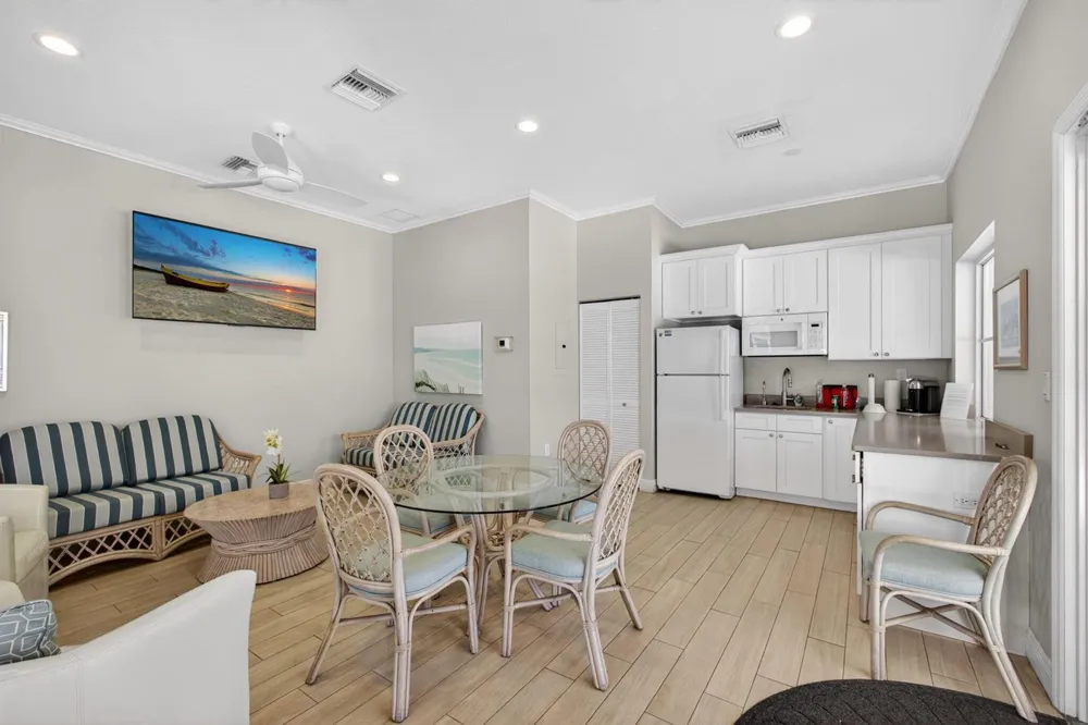1660 S Highway A1A (Incl. separate deeded guest suite) #222 Jupiter, FL 33477