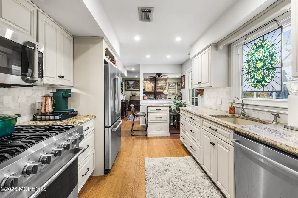 28 Standish Drive Howell, NJ 07731