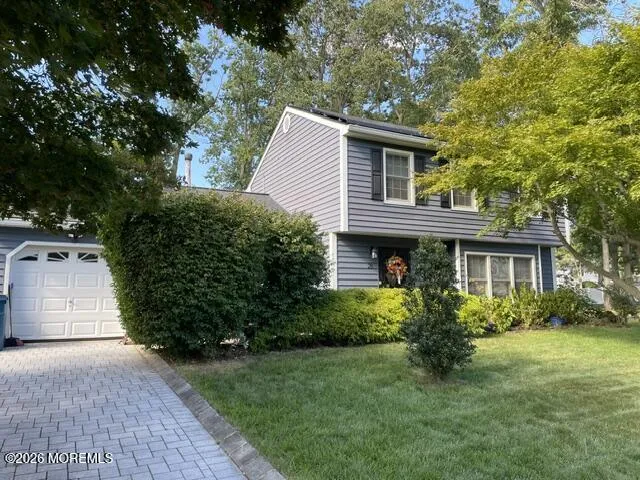 28 Standish Drive Howell, NJ 07731