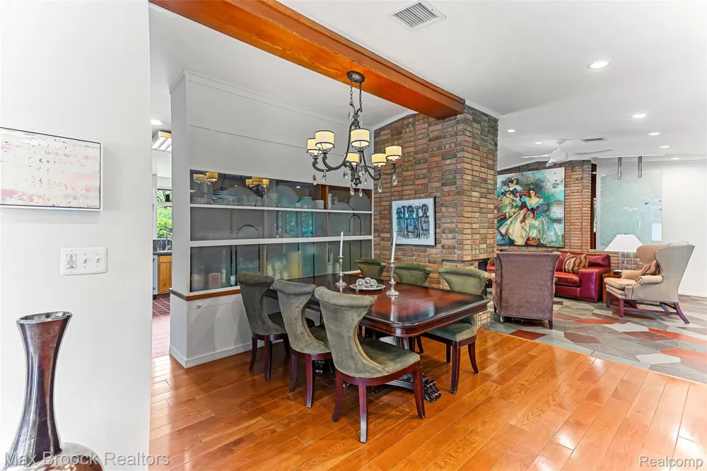 20 Martell Drive Bloomfield Charter Township, MI 48304