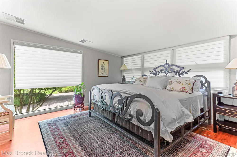 20 Martell Drive Bloomfield Charter Township, MI 48304
