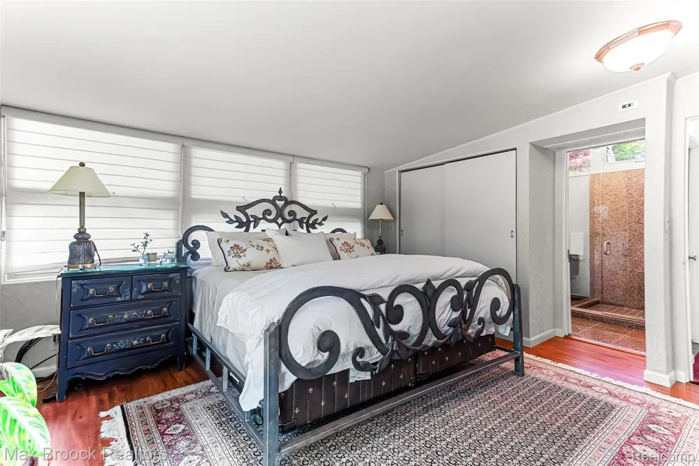 20 Martell Drive Bloomfield Charter Township, MI 48304