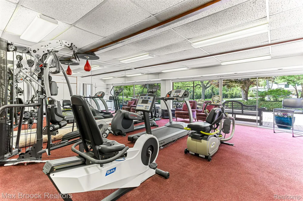 20 Martell Drive Bloomfield Charter Township, MI 48304