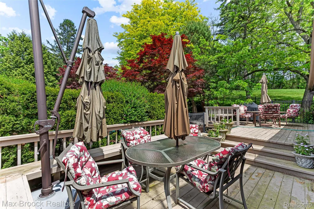 20 Martell Drive Bloomfield Charter Township, MI 48304