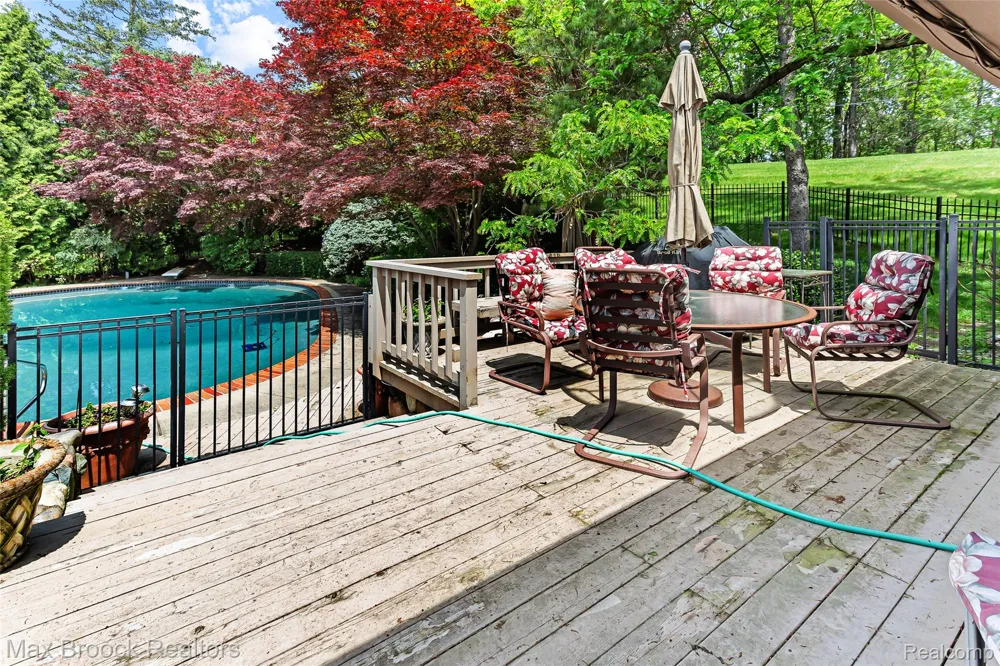 20 Martell Drive Bloomfield Charter Township, MI 48304
