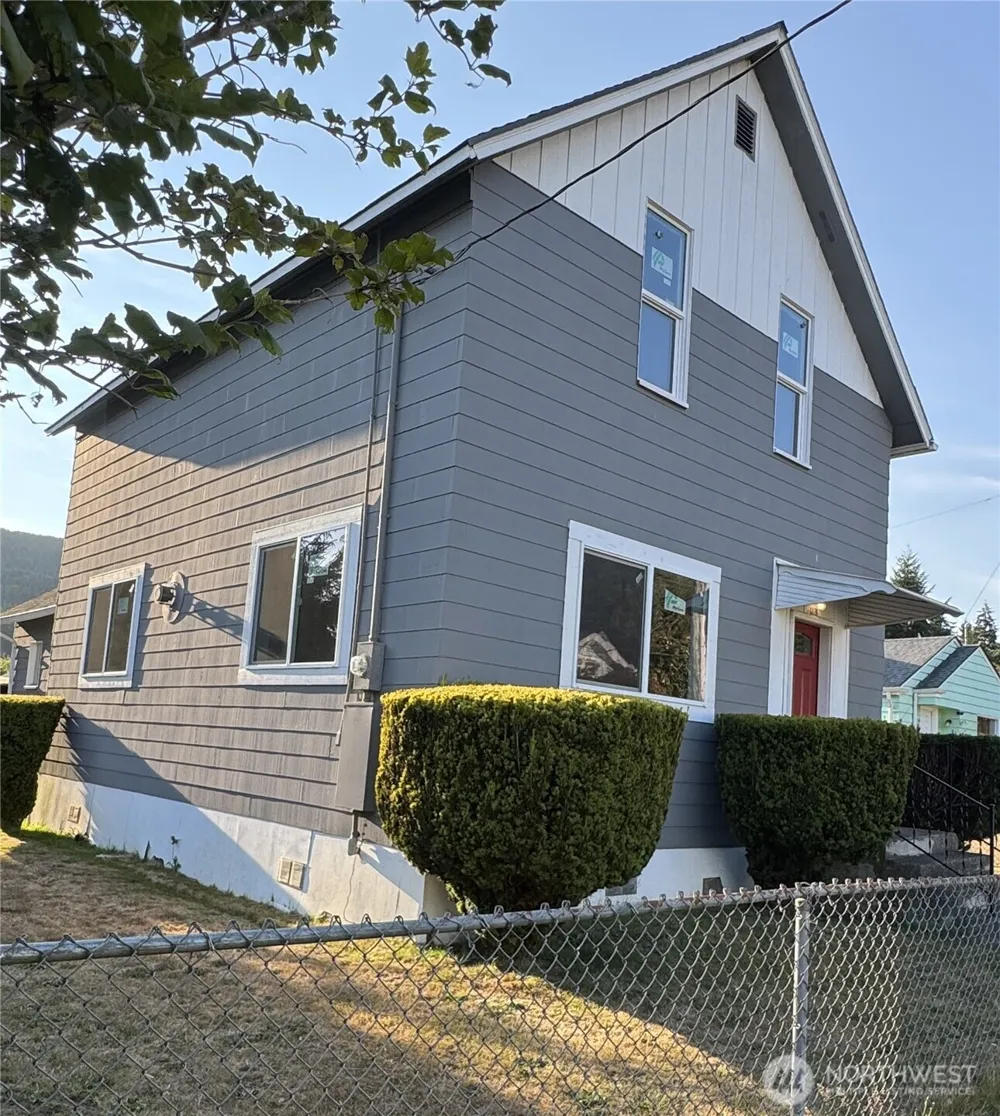 1118 Larch Street Raymond, WA 98577