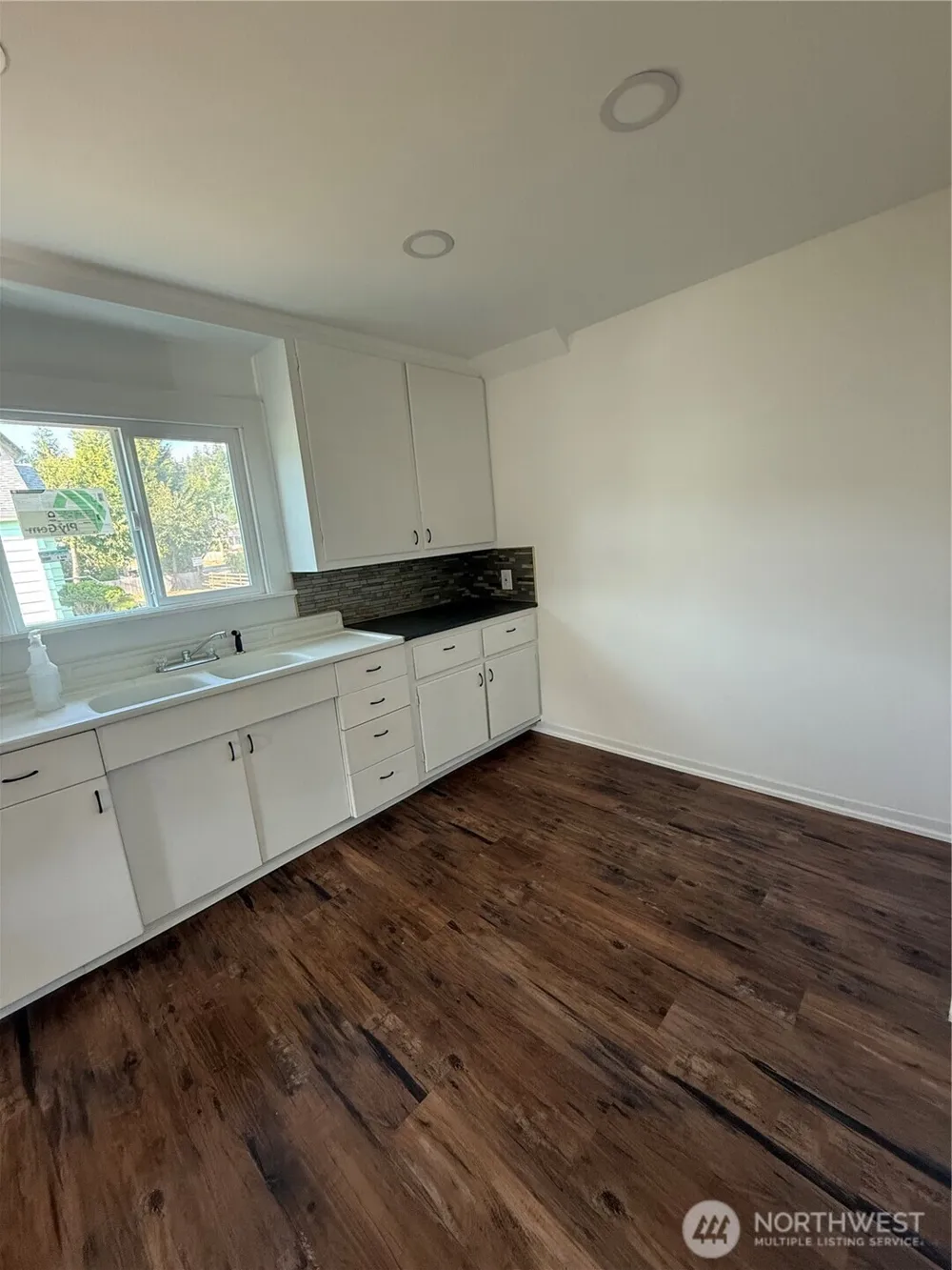 1118 Larch Street Raymond, WA 98577