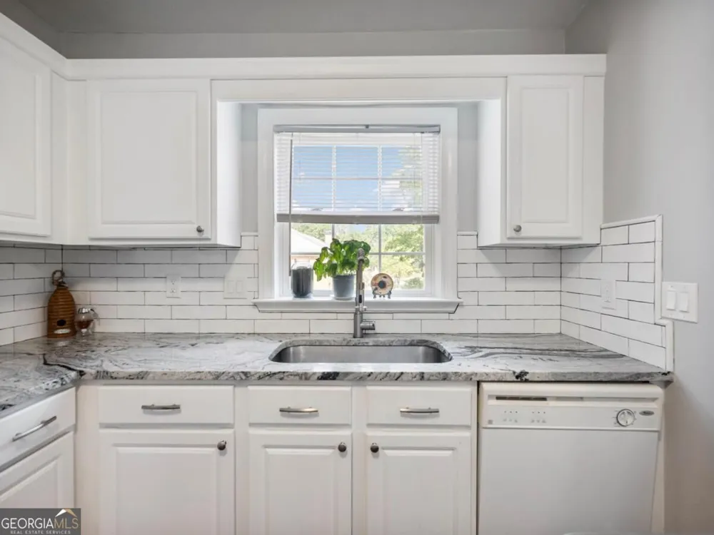 81 Mount Vernon CIR Sandy Springs, GA 30338