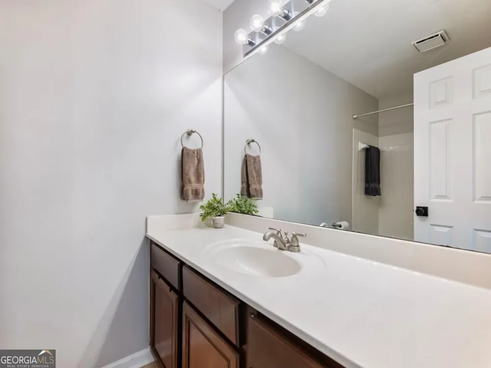 81 Mount Vernon CIR Sandy Springs, GA 30338