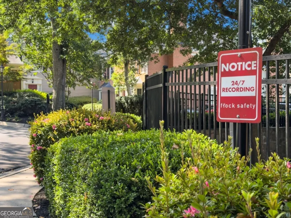 81 Mount Vernon CIR Sandy Springs, GA 30338