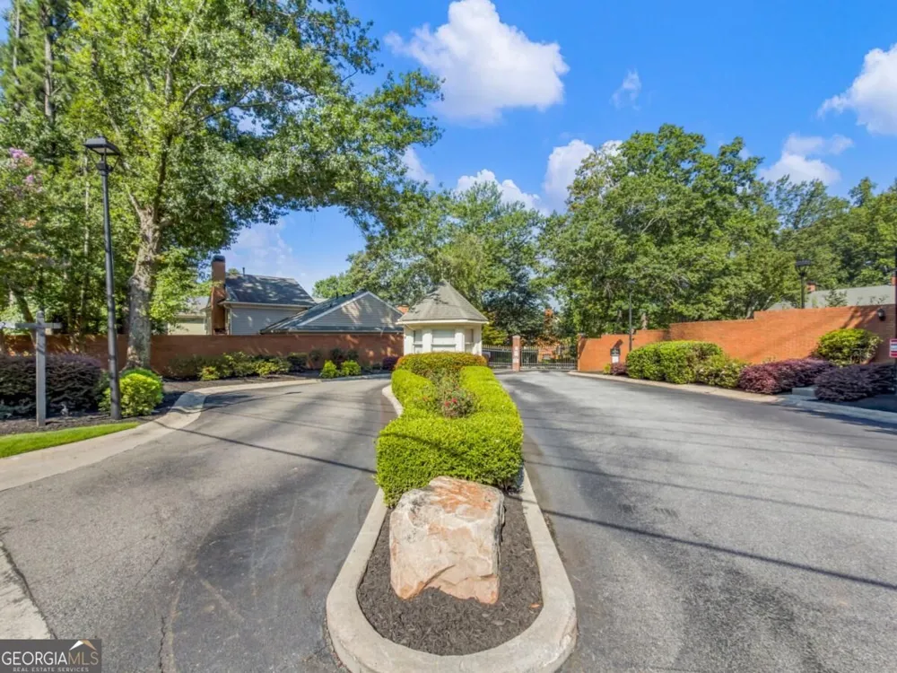 81 Mount Vernon CIR Sandy Springs, GA 30338