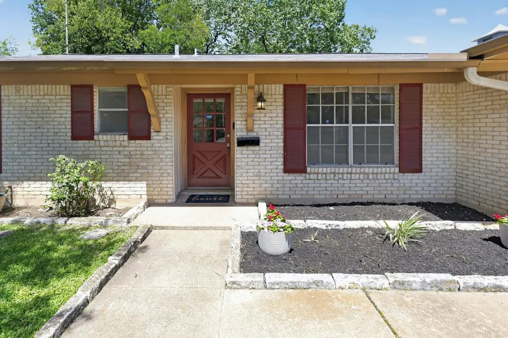 8602 Colonial Drive Austin, TX 78758