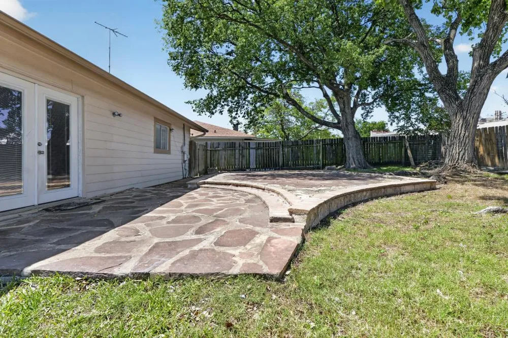 8602 Colonial Drive Austin, TX 78758