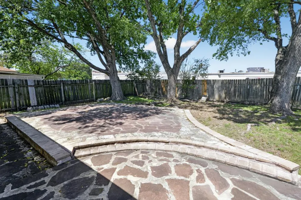 8602 Colonial Drive Austin, TX 78758