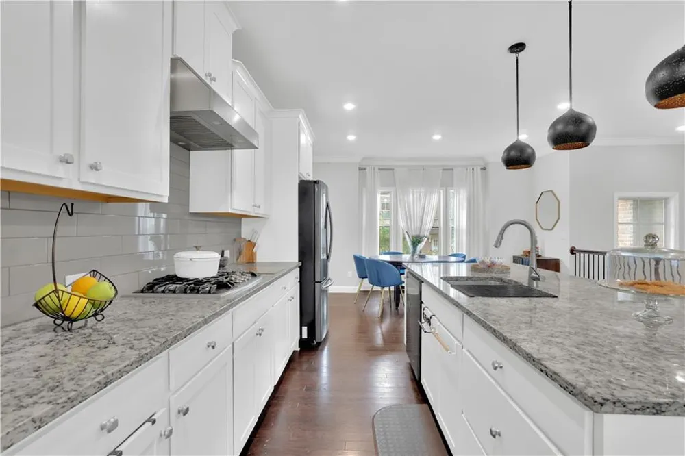 512 Via Secco Lane Suwanee, GA 30024