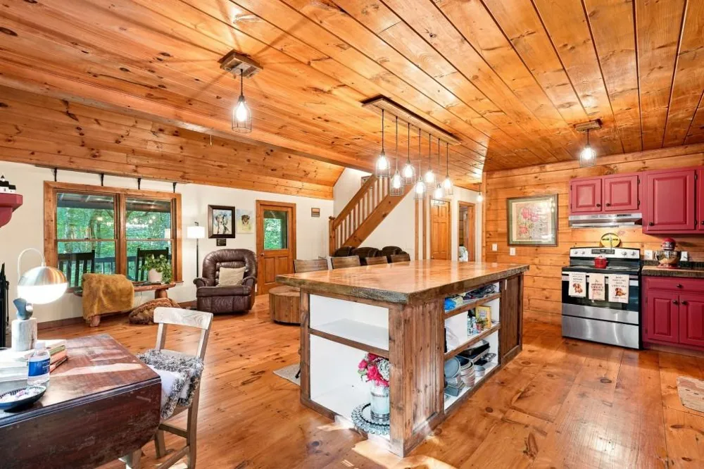 19 Blackberry Falls Lane Ellijay, GA 30536