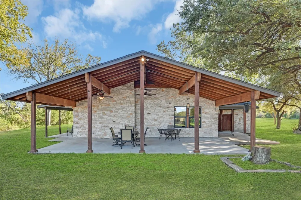 5420 Frances Road La Grange, TX 78945